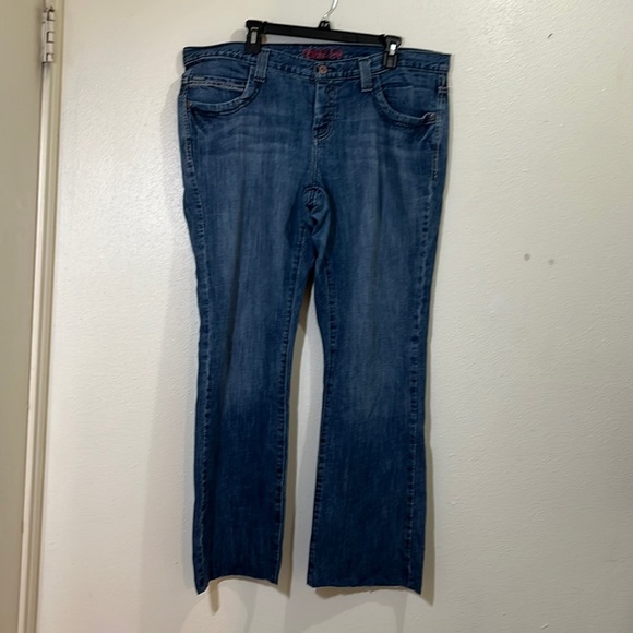 Cinch Other - Cinch men’s relaxed fit denim blue jeans. Size waist measures 21 inches.